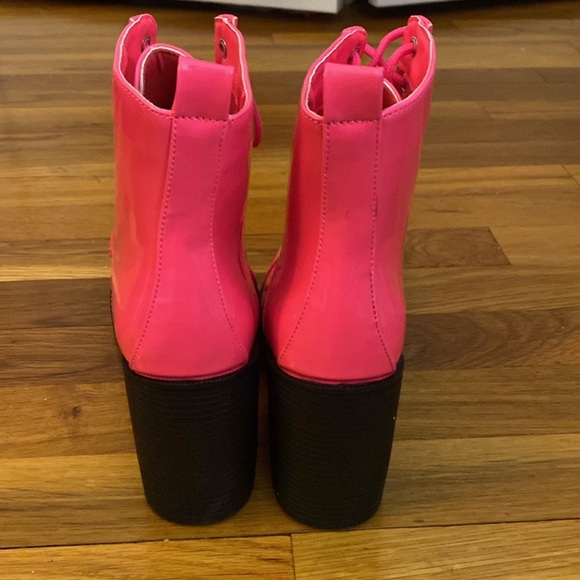 Qupid Women’s Pink Faux Leather Combat Boots Size 8.5 - Picture 3 of 8